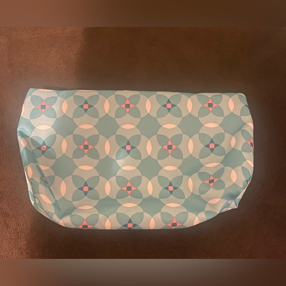 Clinique Cosmetic bag - Picture 2 of 5